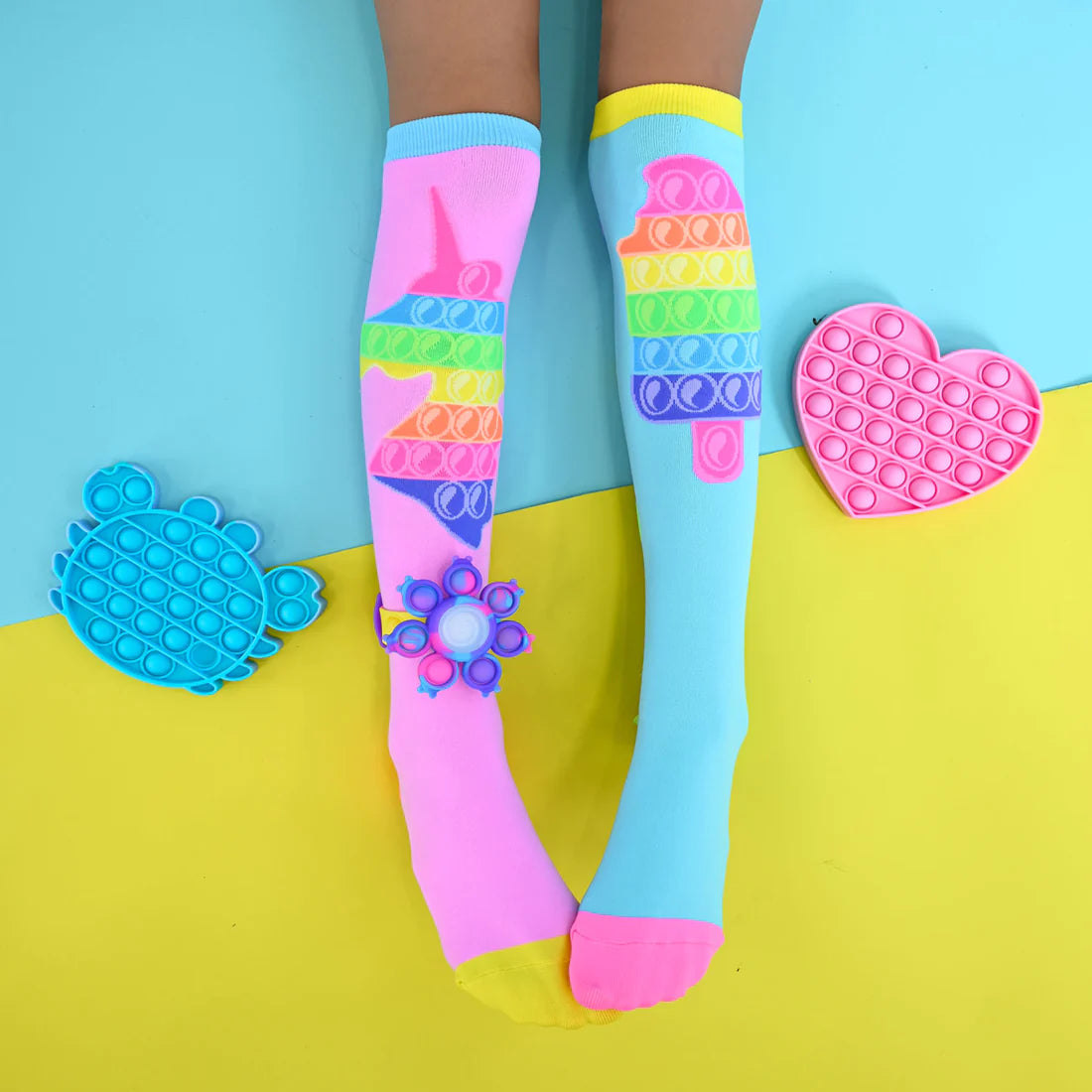 With these incredibly cool Pop-It bracelet fidget fun socks, get ready to play, play, play all day long!  Put it on your wrist or ankle and spin or pop it. Your vibrant Fidget socks will give you hours of entertainment.