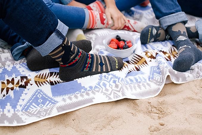 Lone Wolf Design Now available in sturdy midweight crew socks, this is one of our most well-liked patterns. This durable design, which is machine washable, is knit from plush Merino wool and has cushioned footbeds for all-day comfort. Men and women both love their cosy warmth and breathability.