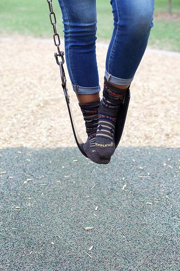 Lone Wolf Design Now available in sturdy midweight crew socks, this is one of our most well-liked patterns. This durable design, which is machine washable, is knit from plush Merino wool and has cushioned footbeds for all-day comfort. Men and women both love their cosy warmth and breathability.