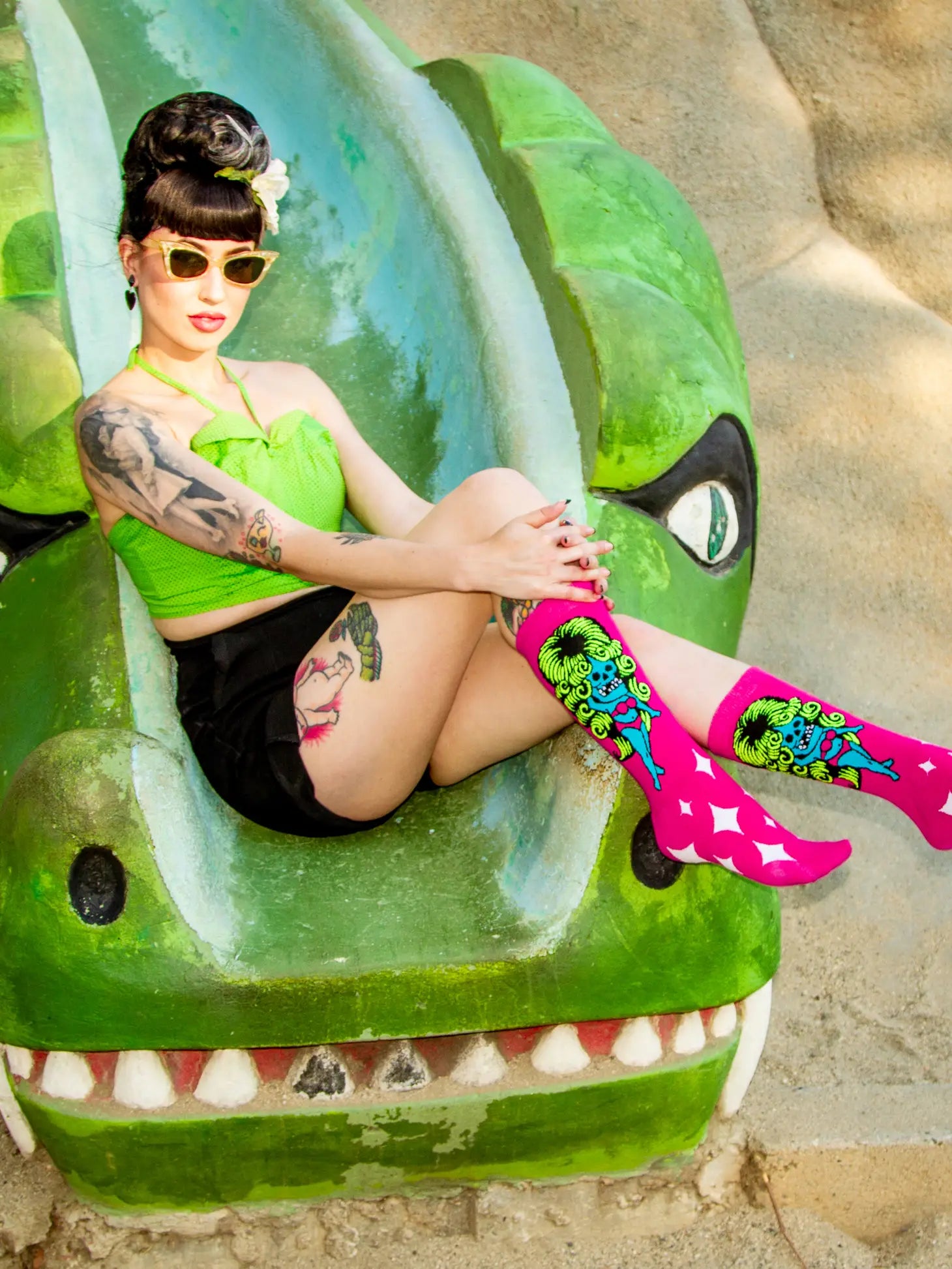 NOVELTY SOCKS - Bikini Beehive Dress Crew Socks