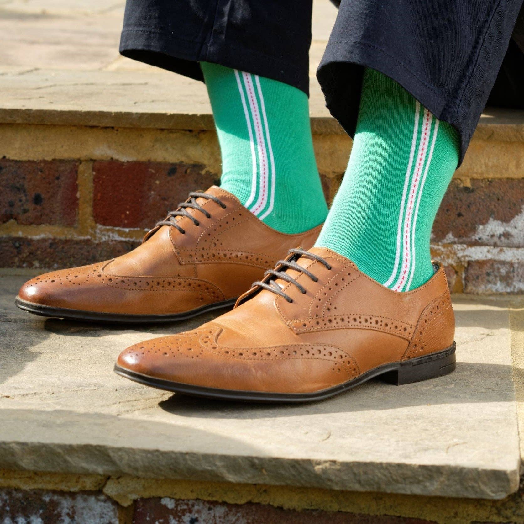 Green striped men's socks, in a solid, brilliant colour with a single seam design that calls to mind the famous cricket ball, are a great way to add a little pizzazz to any outfit, regardless of whether or not you're a cricket fan.