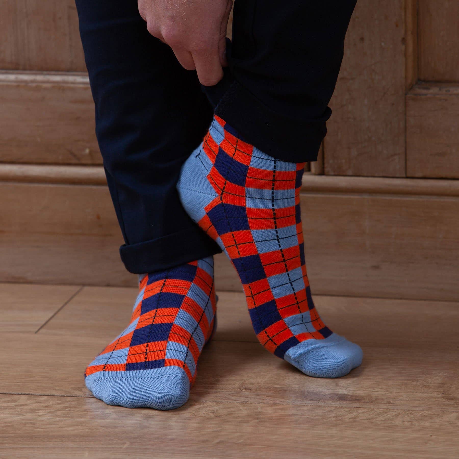 The soft sky is the ultimate finishing touch to any fashionable man's attire. These luxurious men's socks have a modern and whimsical pattern that will make any man seem stylish. Supima cotton, widely regarded as the world's finest cotton, was used to craft them. Each pair of our socks is hand finished with a seamless toe.