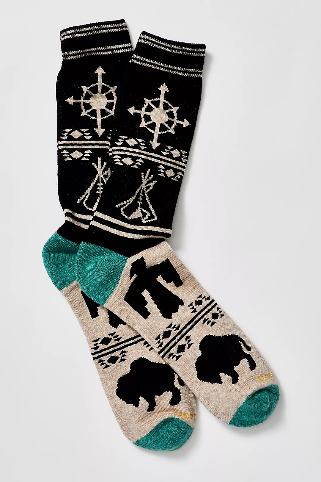 These compass crew socks from Pendleton will help you get where you're going in style. These Merino wool blend socks have a contrast seamed toe and heel and bold camping imagery.