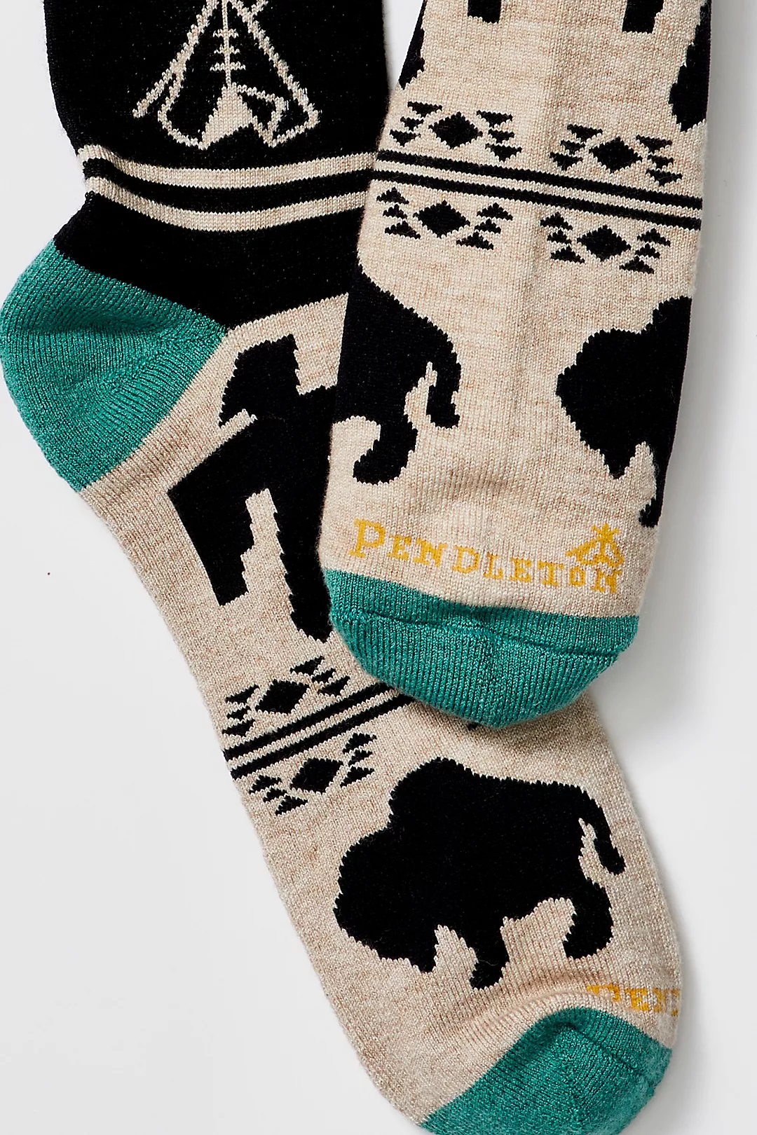 These compass crew socks from Pendleton will help you get where you're going in style. These Merino wool blend socks have a contrast seamed toe and heel and bold camping imagery.
