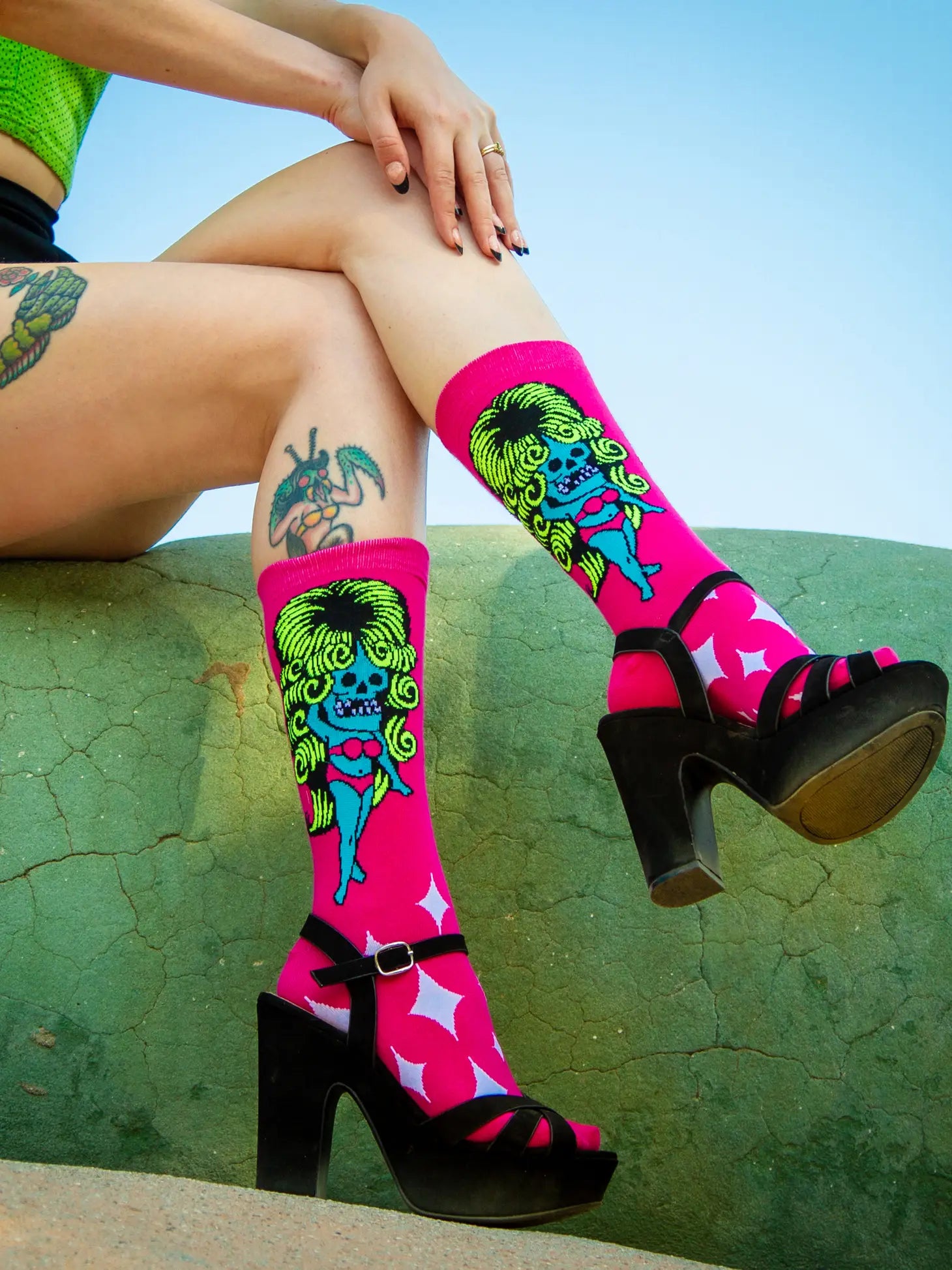 NOVELTY SOCKS - Bikini Beehive Dress Crew Socks